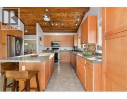 Kitchen - 7043 Bickstan Pl, Central Saanich, BC V8M1G8 Photo 12