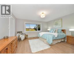 7043 Bickstan Pl, Central Saanich, BC V8M1G8 Photo 20