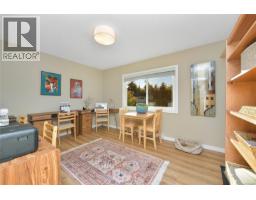 7043 Bickstan Pl, Central Saanich, BC V8M1G8 Photo 26