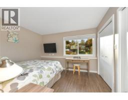 7043 Bickstan Pl, Central Saanich, BC V8M1G8 Photo 32