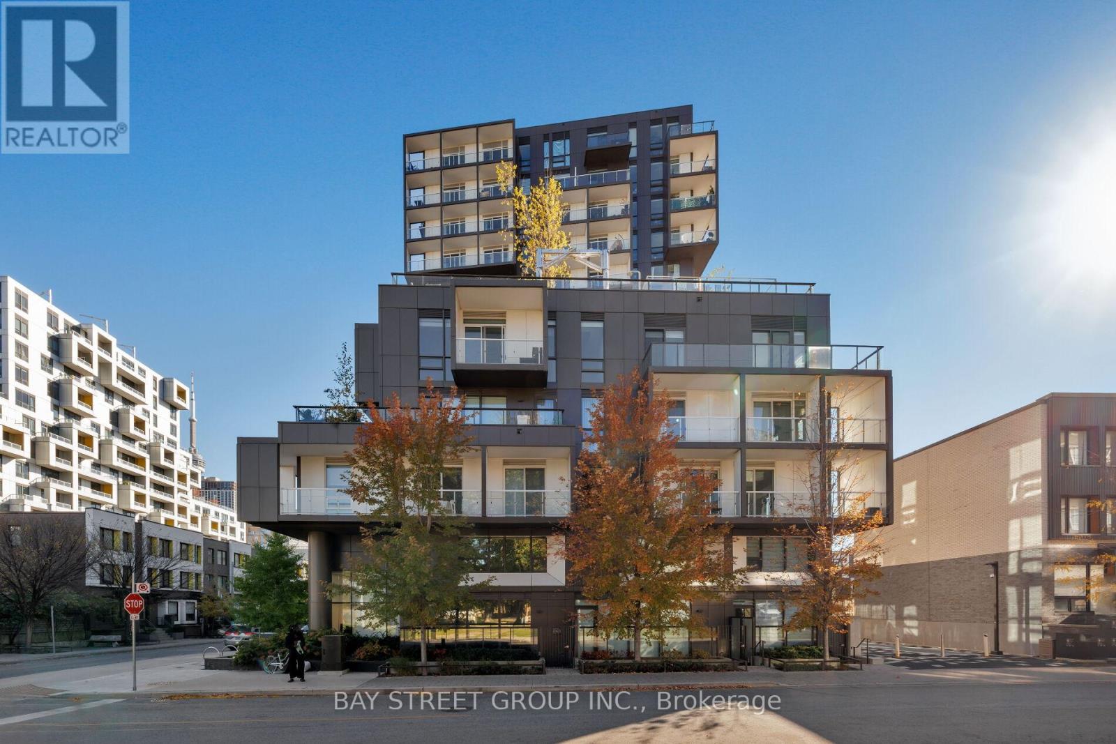 #405 80 VANAULEY STREET - 4