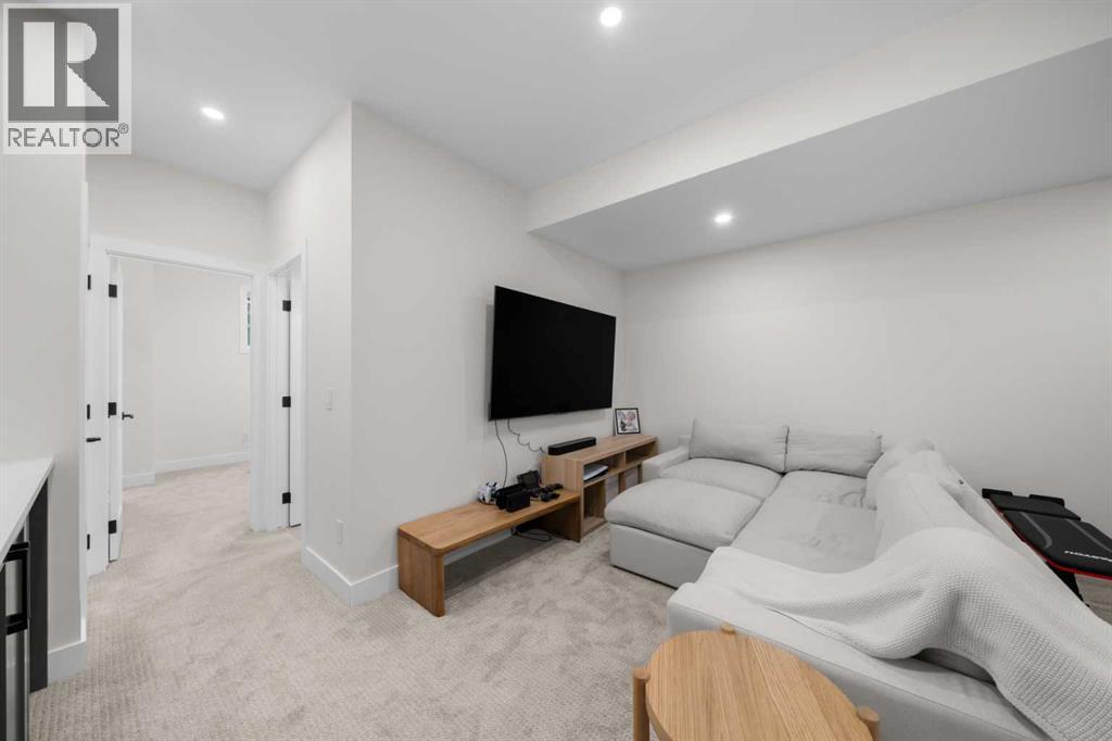 2183 49 Avenue SW, Calgary — photo 23