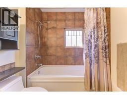 1795 Country Club Road Unit# 206, Kelowna, BC V1V2V9 Photo 17