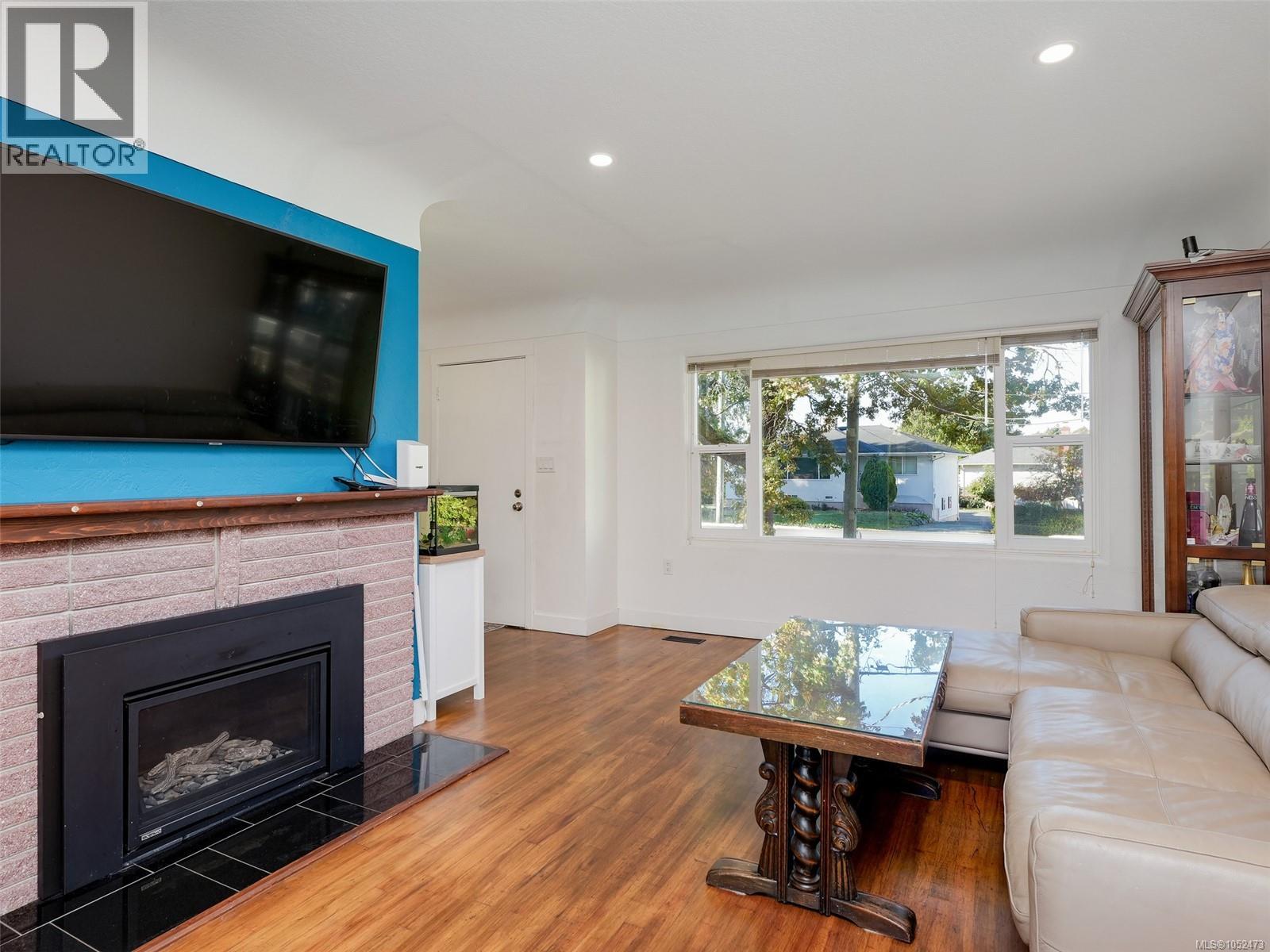  3595 Richmond Road, Saanich