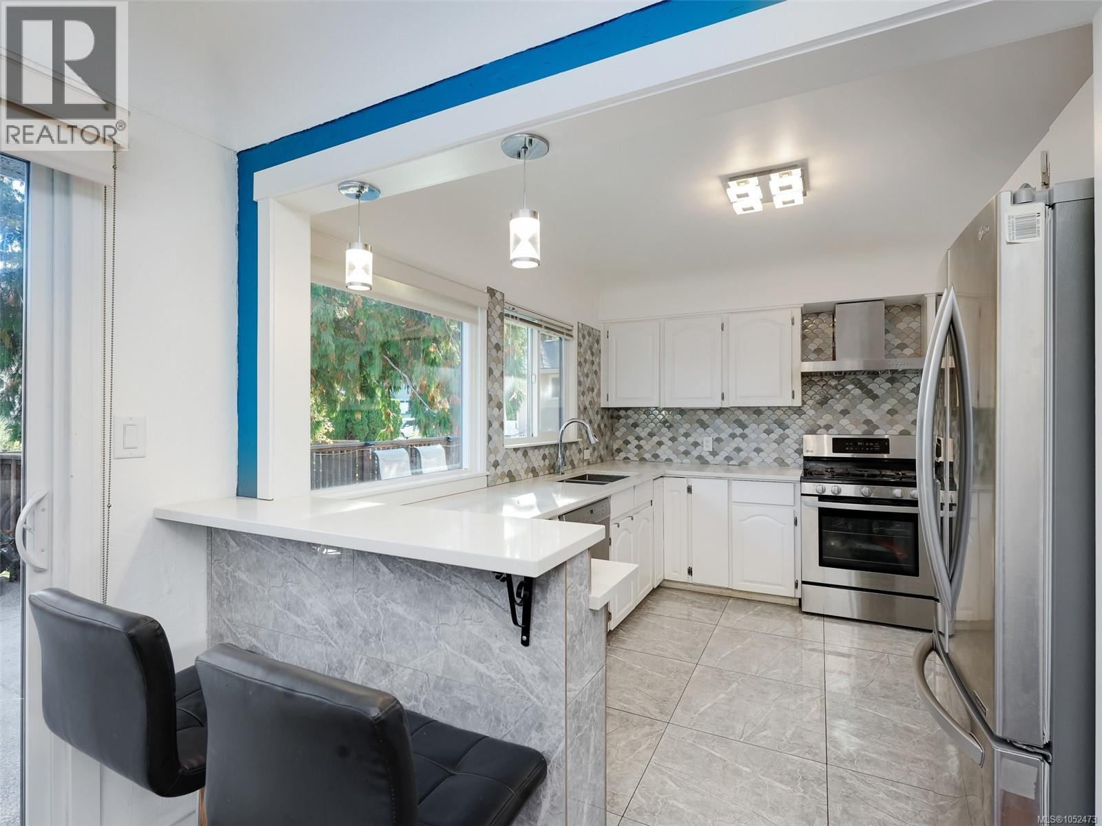  3595 Richmond Road, Saanich