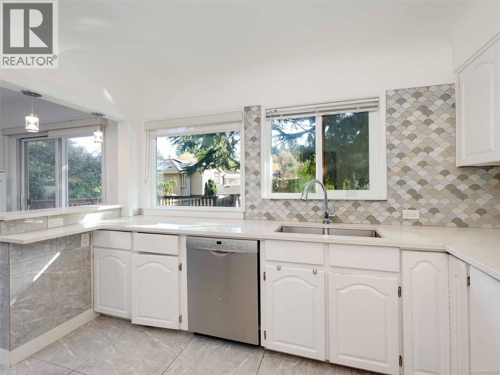  3595 Richmond Road, Saanich
