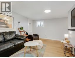 Entrance - 3595 Richmond Rd, Saanich, BC V8P4R3 Photo 15