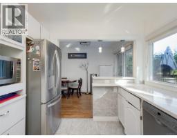 Bathroom - 3595 Richmond Rd, Saanich, BC V8P4R3 Photo 8