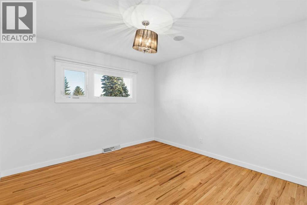 31 Hoover Place SW, Calgary — photo 14