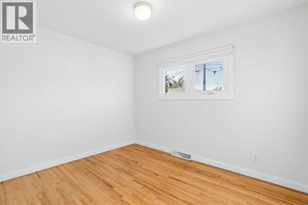 31 Hoover Place SW, Calgary — photo 16