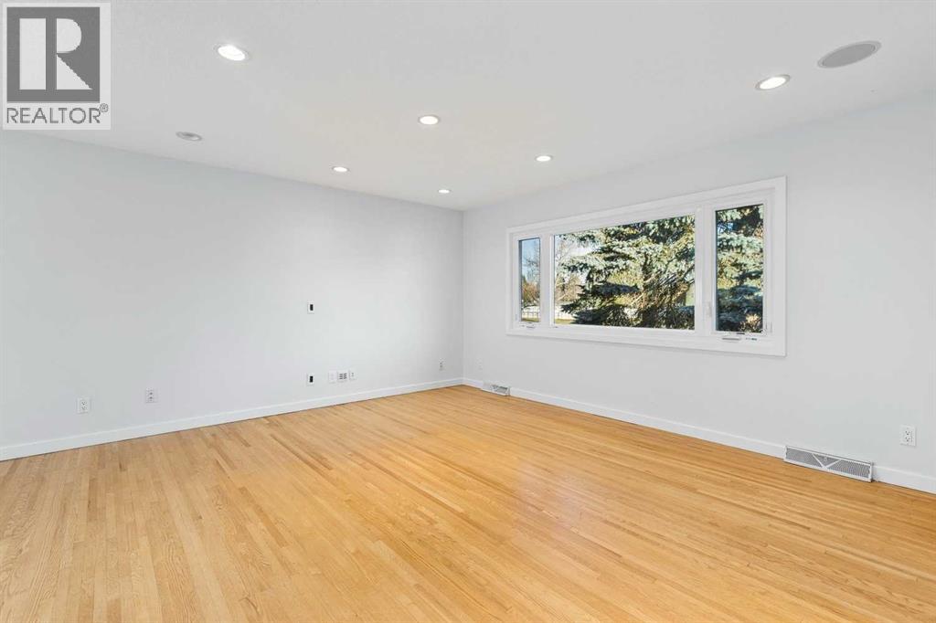 31 Hoover Place SW, Calgary — photo 8