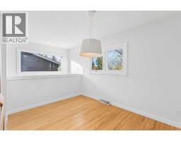 4pc Bathroom - 31 Hoover Place Sw, Calgary, AB T2V3G5 Photo 10
