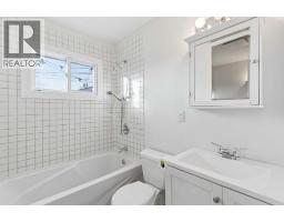 31 Hoover Place Sw, Calgary, AB T2V3G5 Photo 17