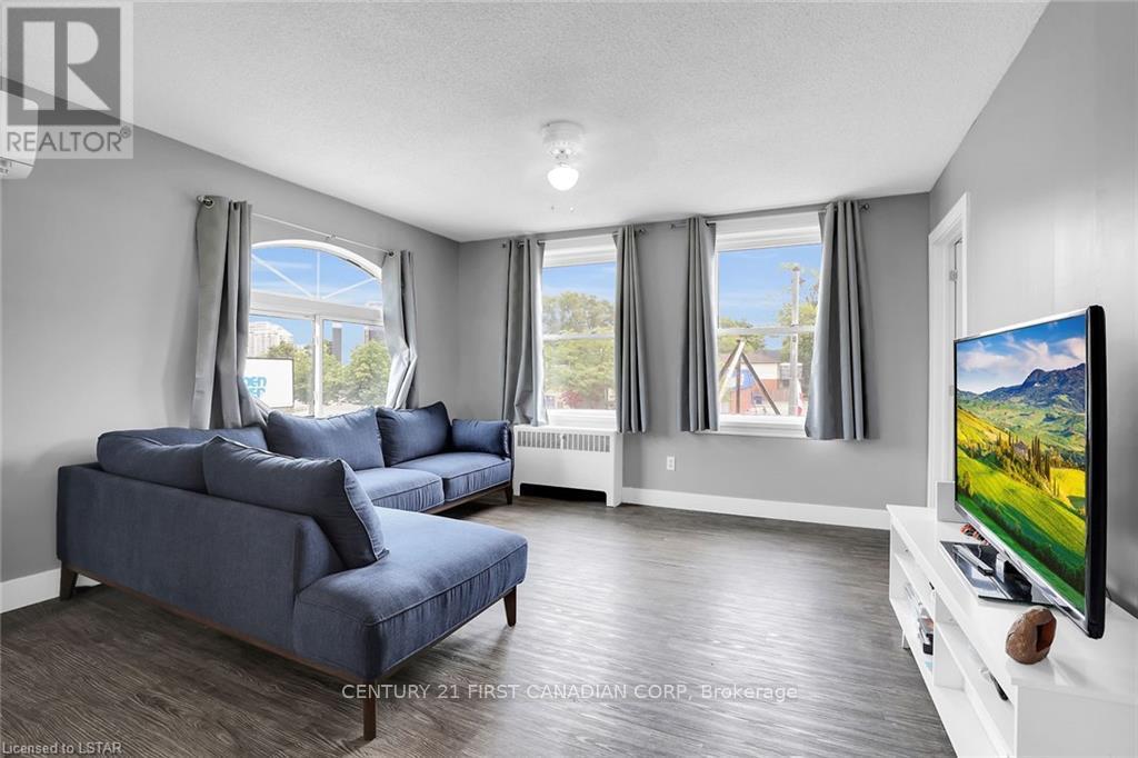 213 Wellington photo 3