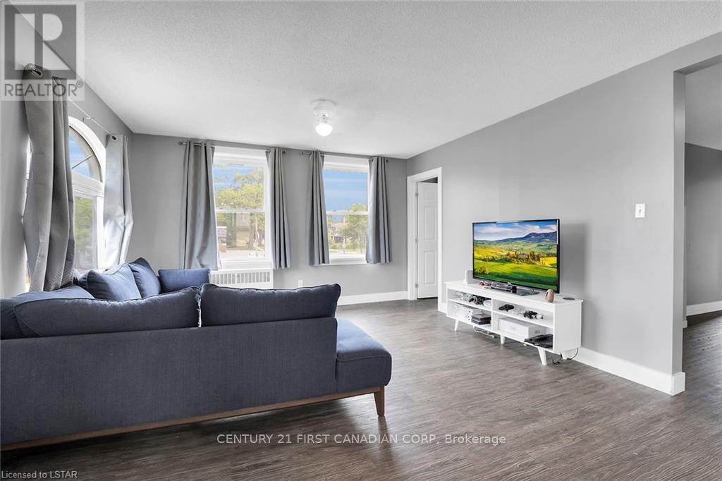 213 Wellington photo 4