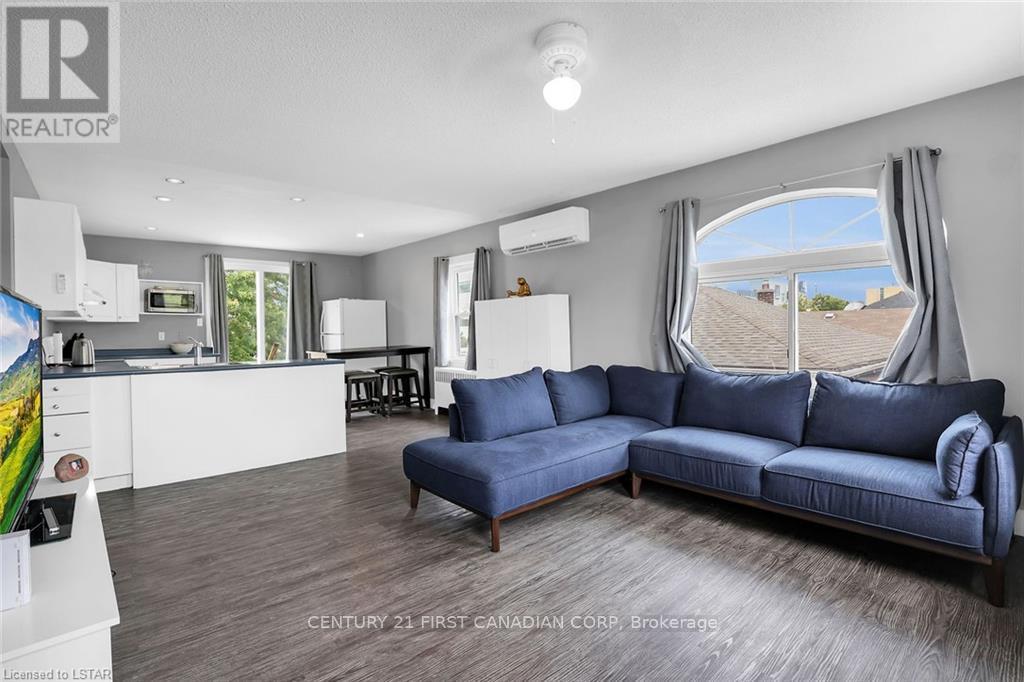 213 Wellington photo 5