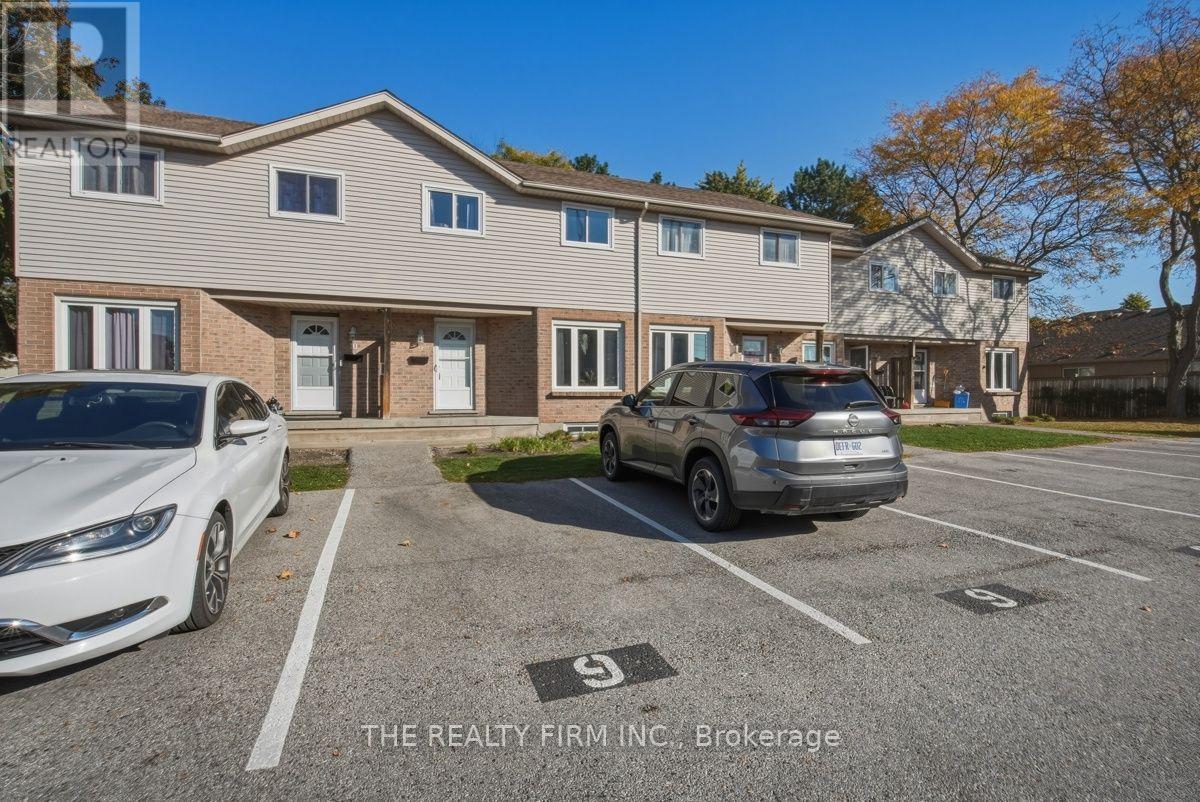 628 Wharncliffe Unit 9 photo 4