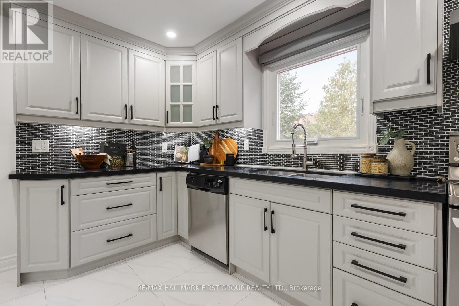 17 Hawkins Crescent, Ajax, ON photo 9
