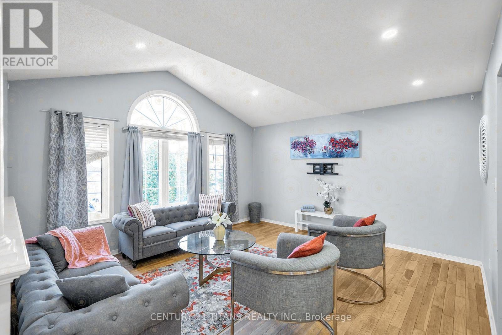 51 Marchwood Crescent, Clarington, ON photo 3