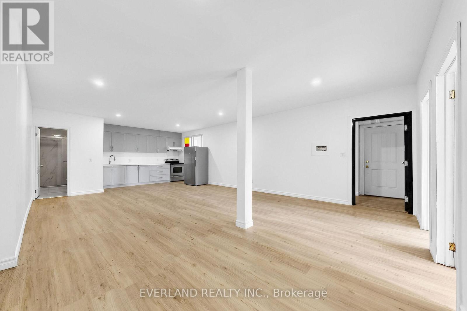 A- 20 King Street East, Oshawa, ON photo 3