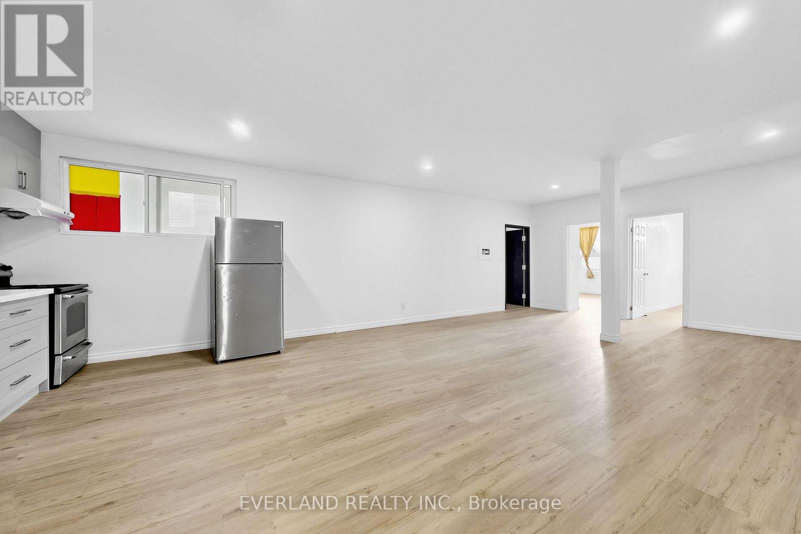 A- 20 King Street East, Oshawa, ON photo 5