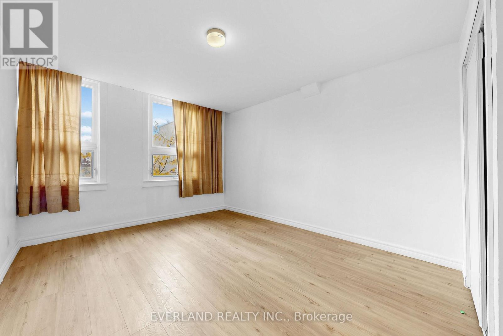 A- 20 King Street East, Oshawa, ON photo 7