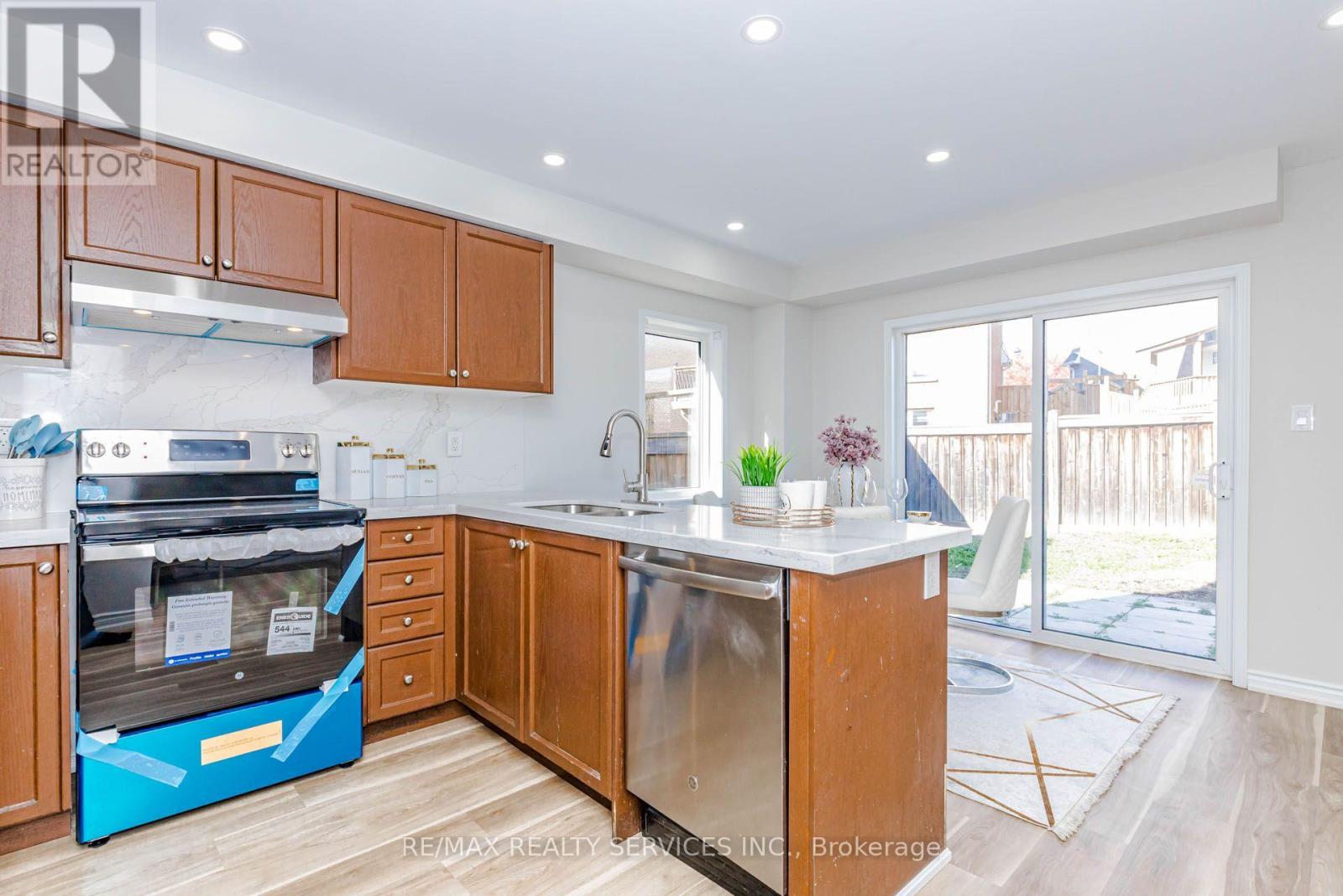 37 Skelton Crescent, Ajax, ON photo 11