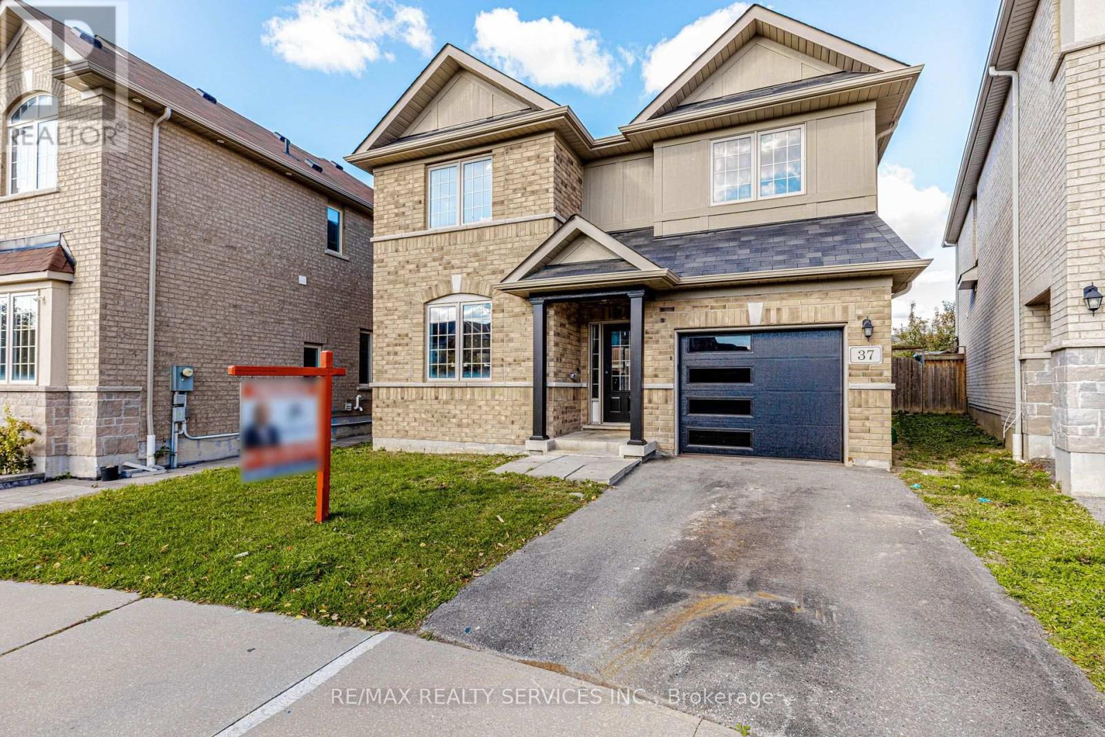 37 Skelton Crescent, Ajax, ON photo 2