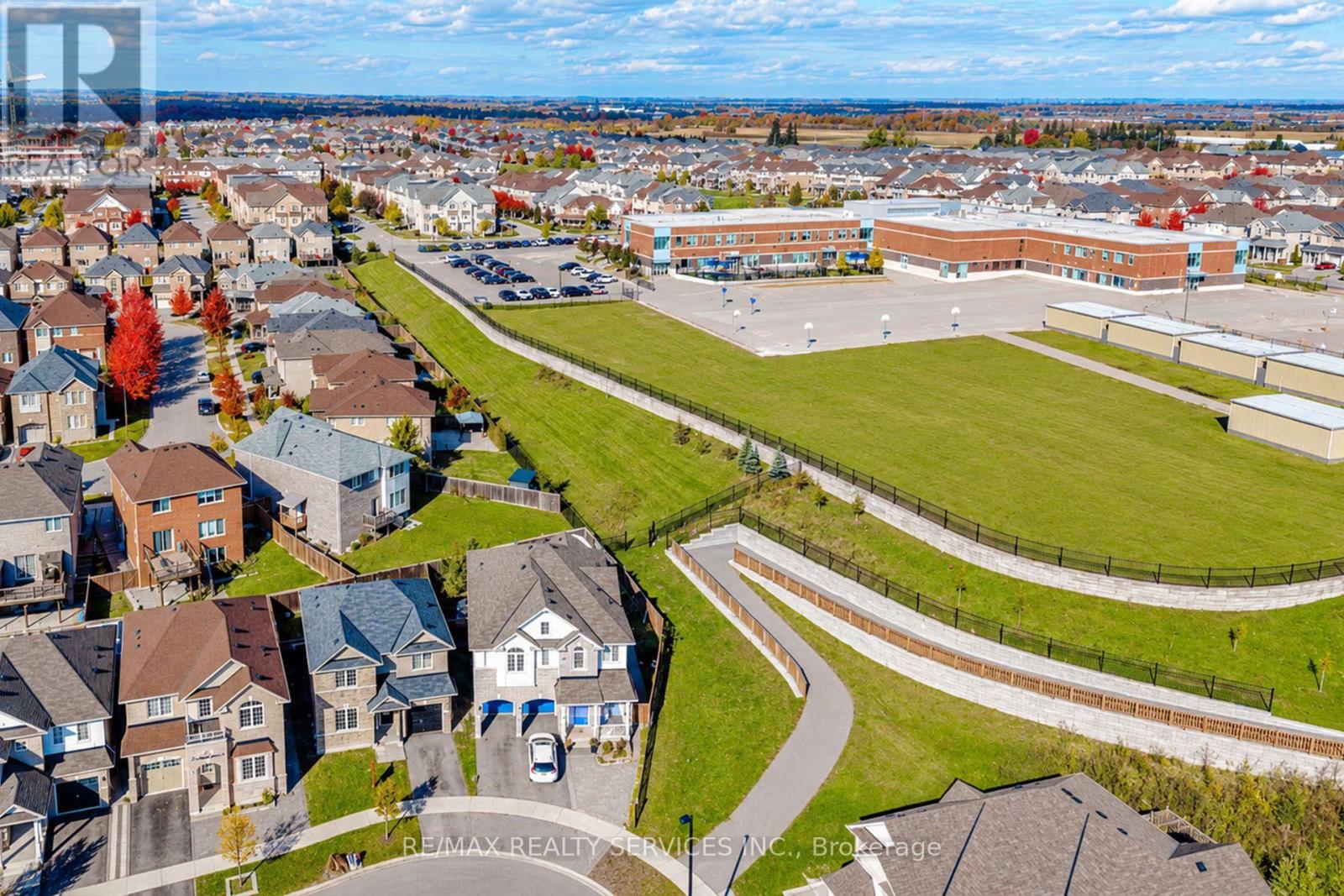 37 Skelton Crescent, Ajax, ON photo 4