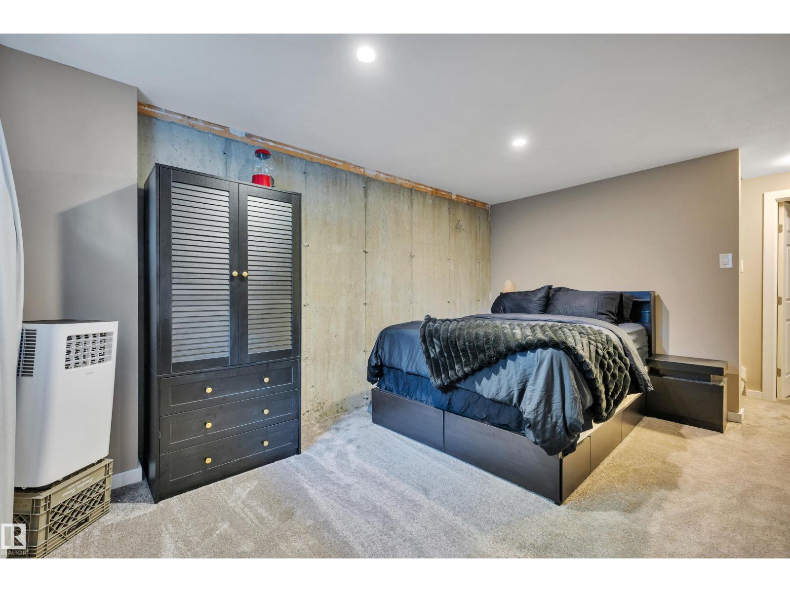 #91 219 Charlotte Way, photo 40