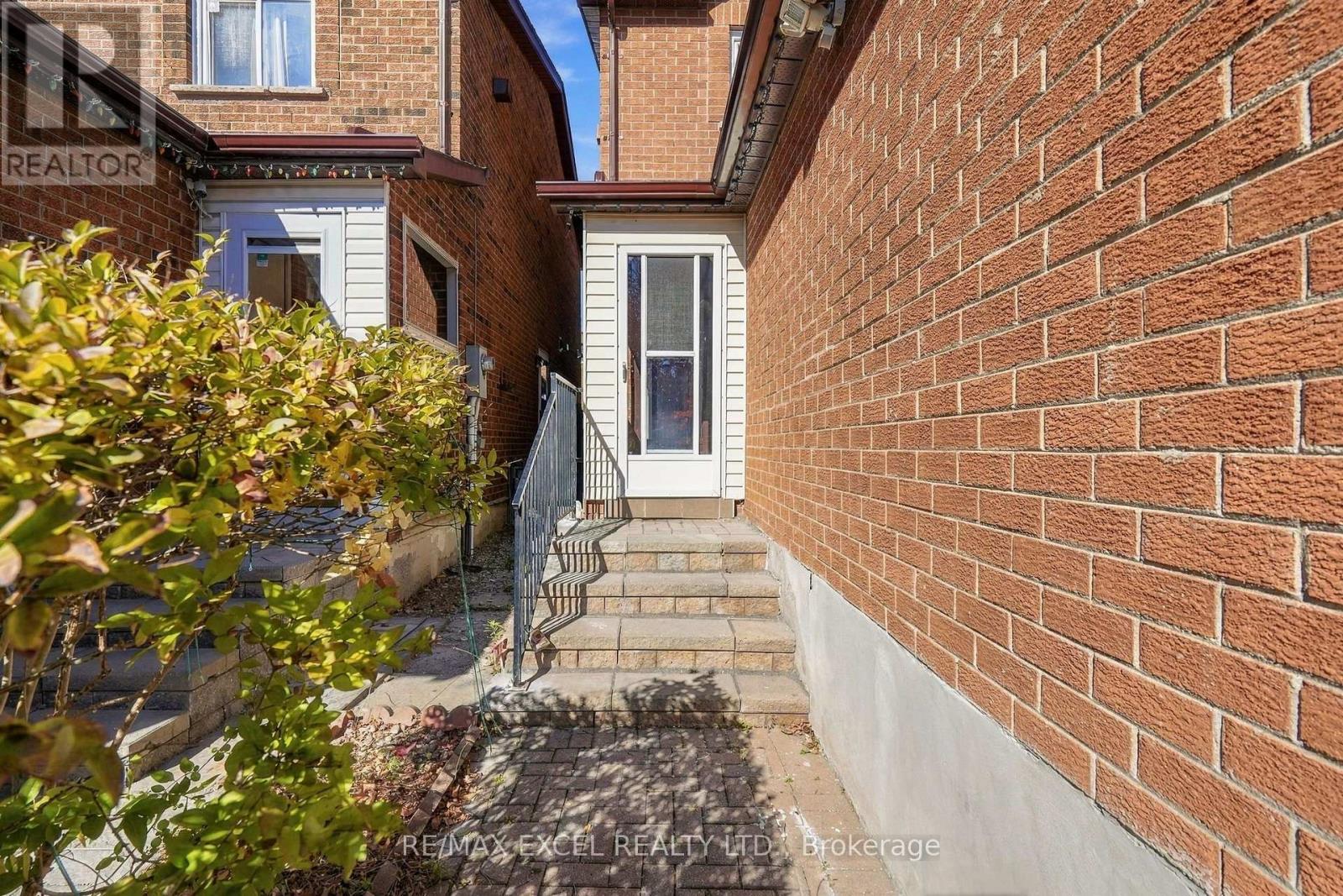 97 Tangmere Crescent, Markham, ON photo 3