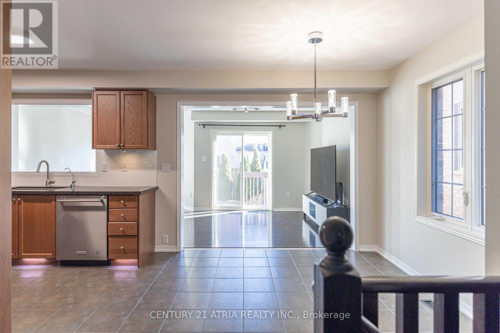 85 Vera Lynn Crescent, Whitchurch-Stouffville, ON photo 5