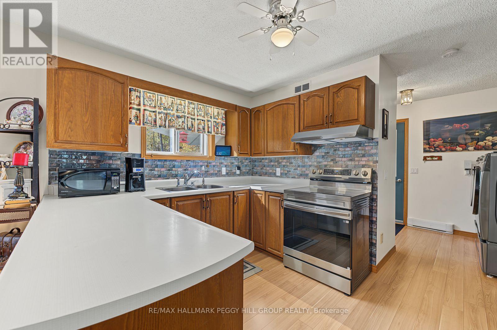 3346 McCarthy Drive, Clearview, ON photo 4