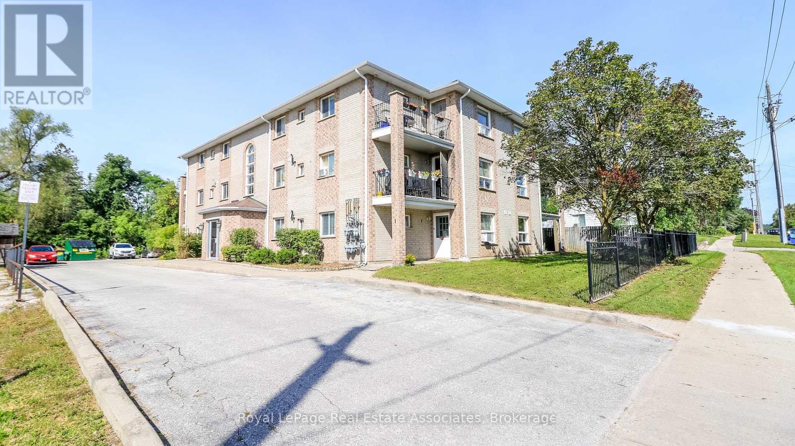 2-94 Sanford Street, Barrie photo 21