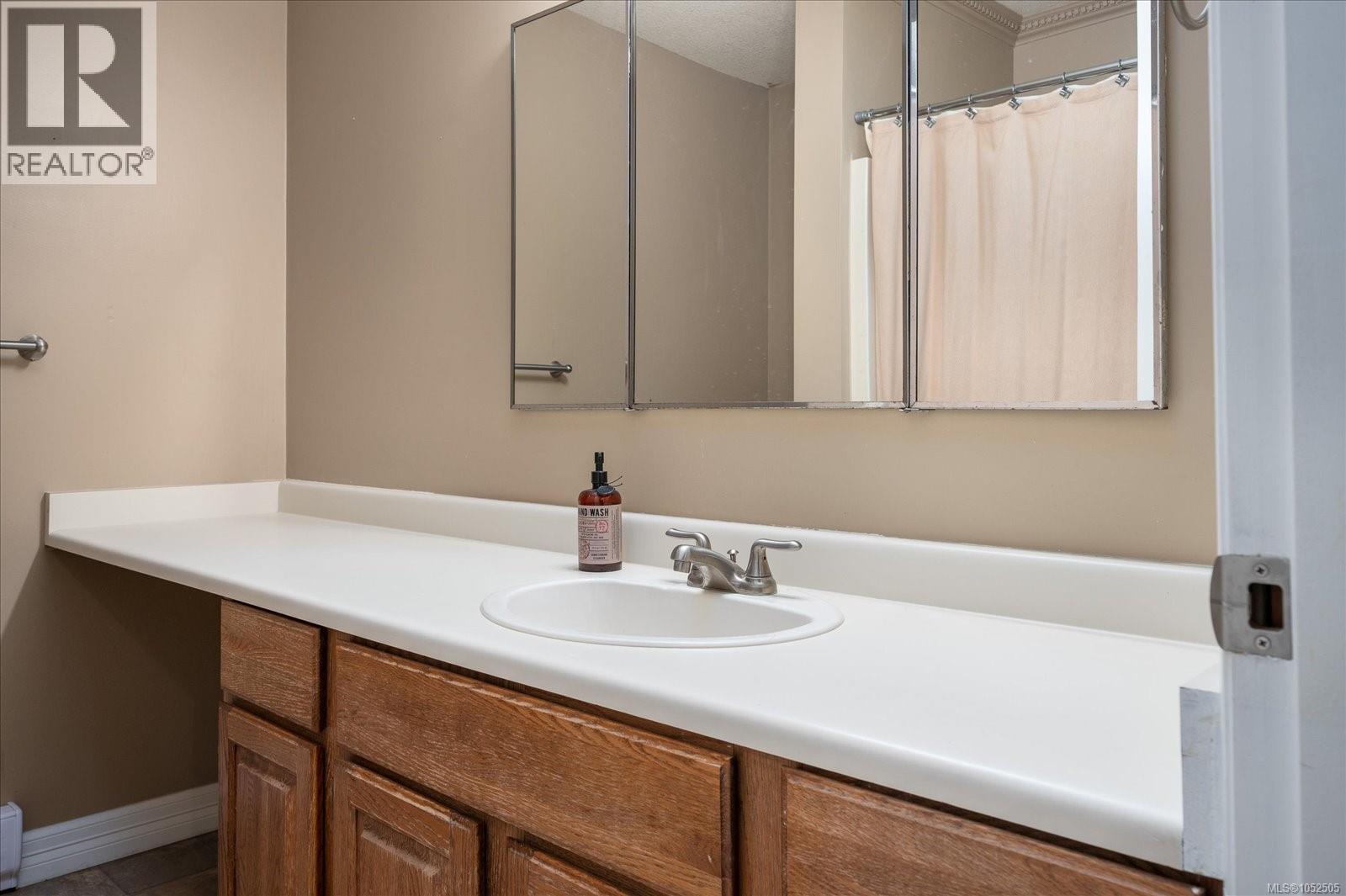 1800 Craig Dr - 33
