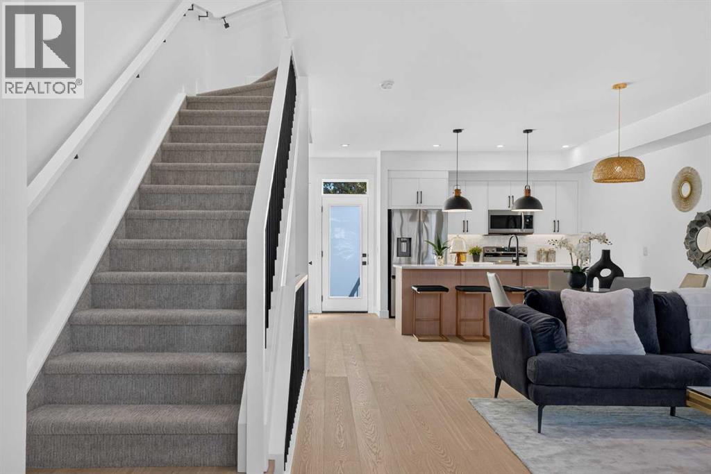 2234 44 Street NW photo 3