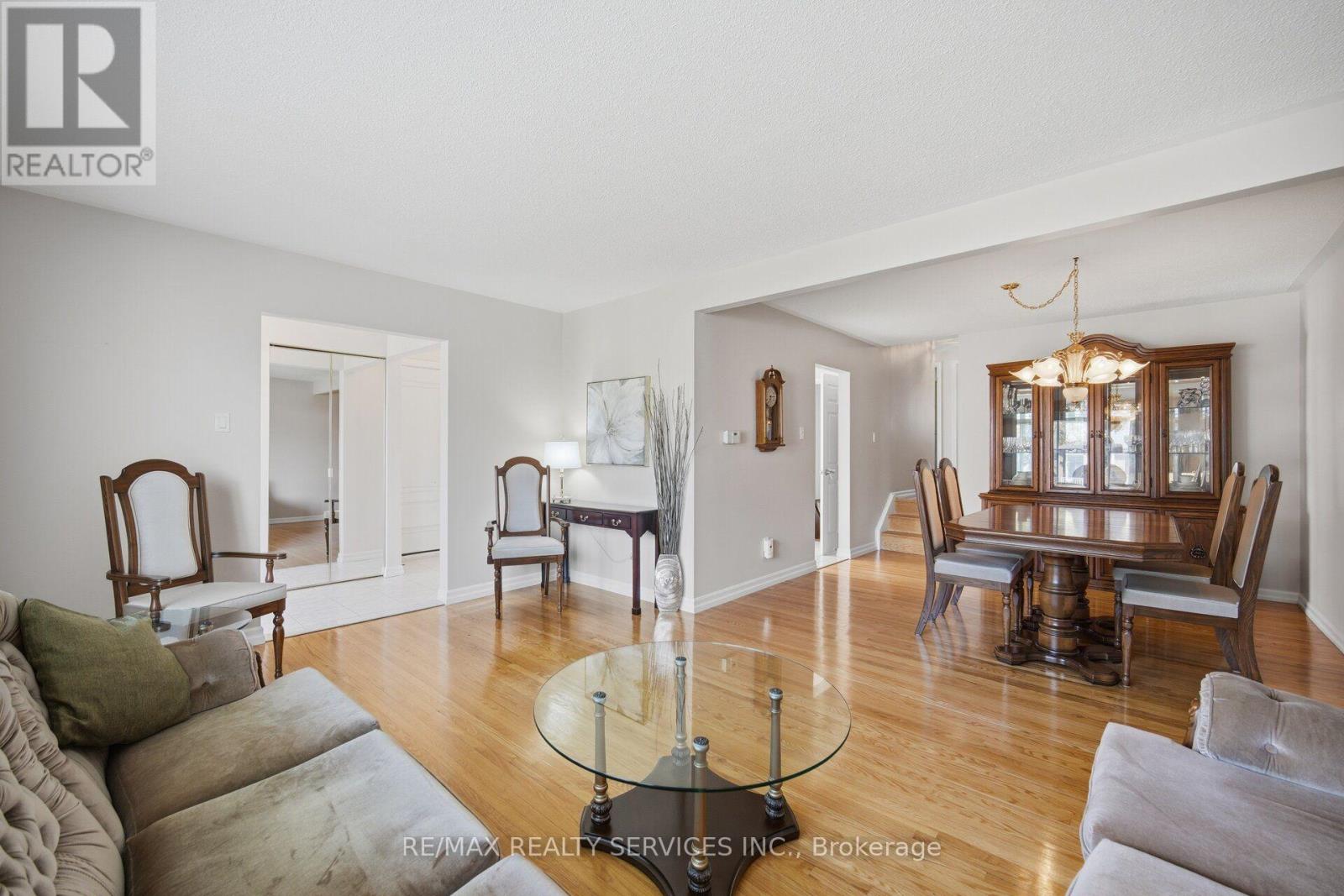 5 Drake Boulevard, Brampton, ON photo 4