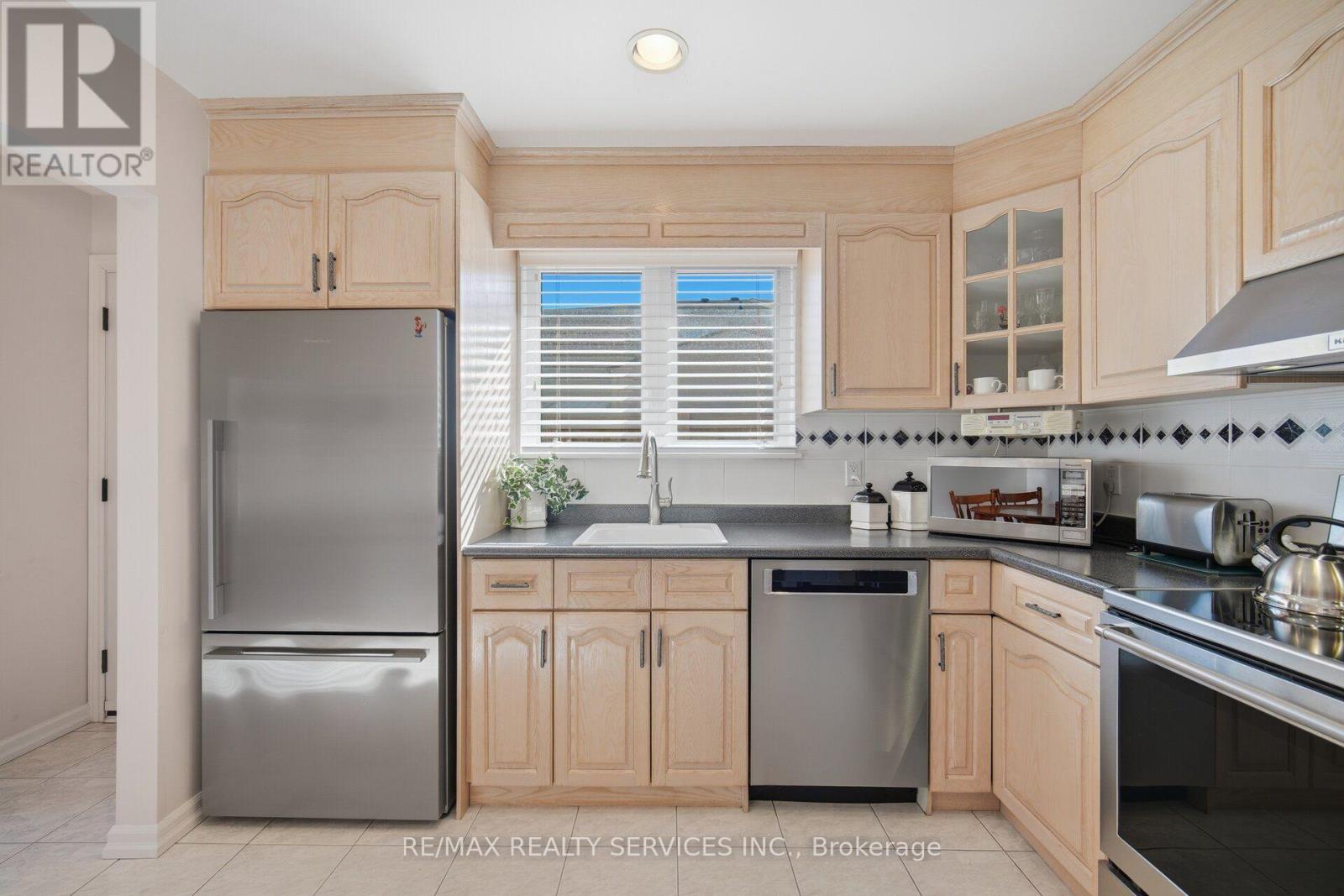 5 Drake Boulevard, Brampton, ON photo 5