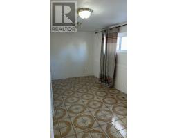138 Duncanwoods Drive, Toronto, ON M9L2E1 Photo 6