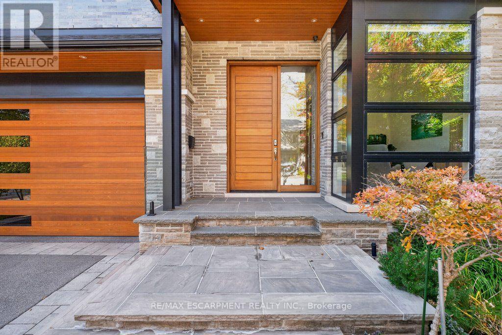 418 Pine Cove Road, Burlington, ON photo 3