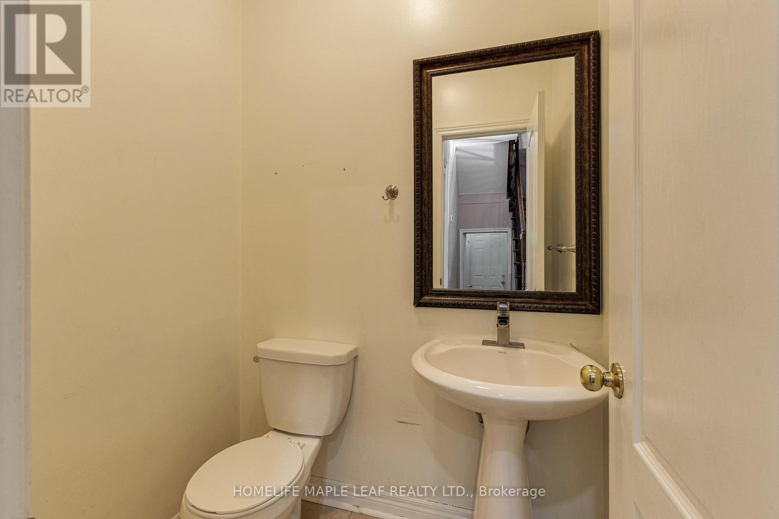 28 Vincent Street, Brampton, ON photo 11