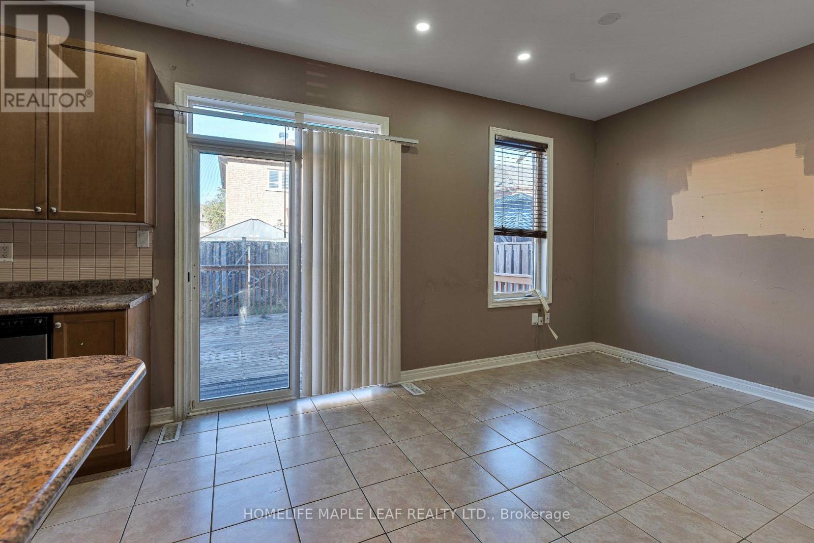 28 Vincent Street, Brampton, ON photo 14