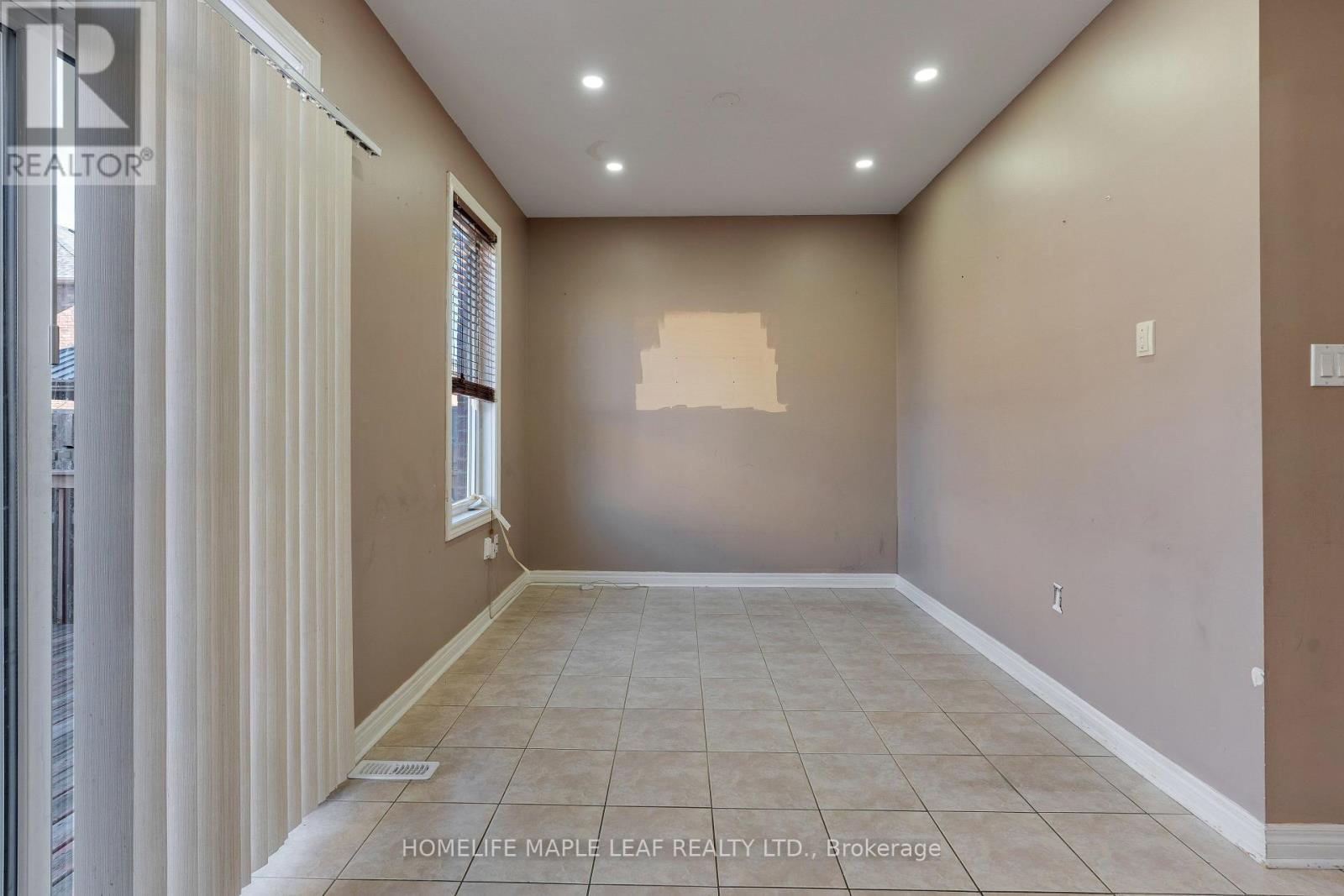 28 Vincent Street, Brampton, ON photo 17