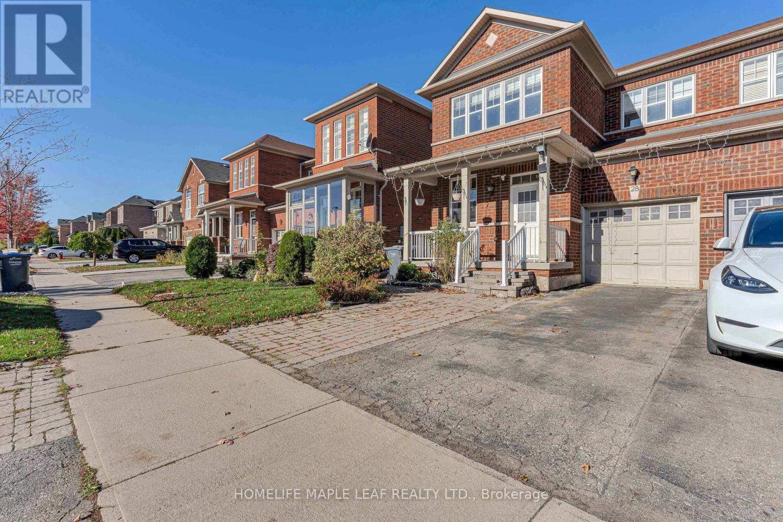 28 Vincent Street, Brampton, ON photo 3