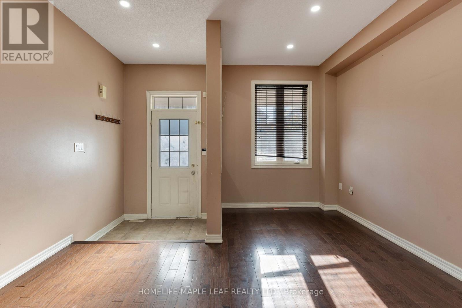 28 Vincent Street, Brampton, ON photo 5