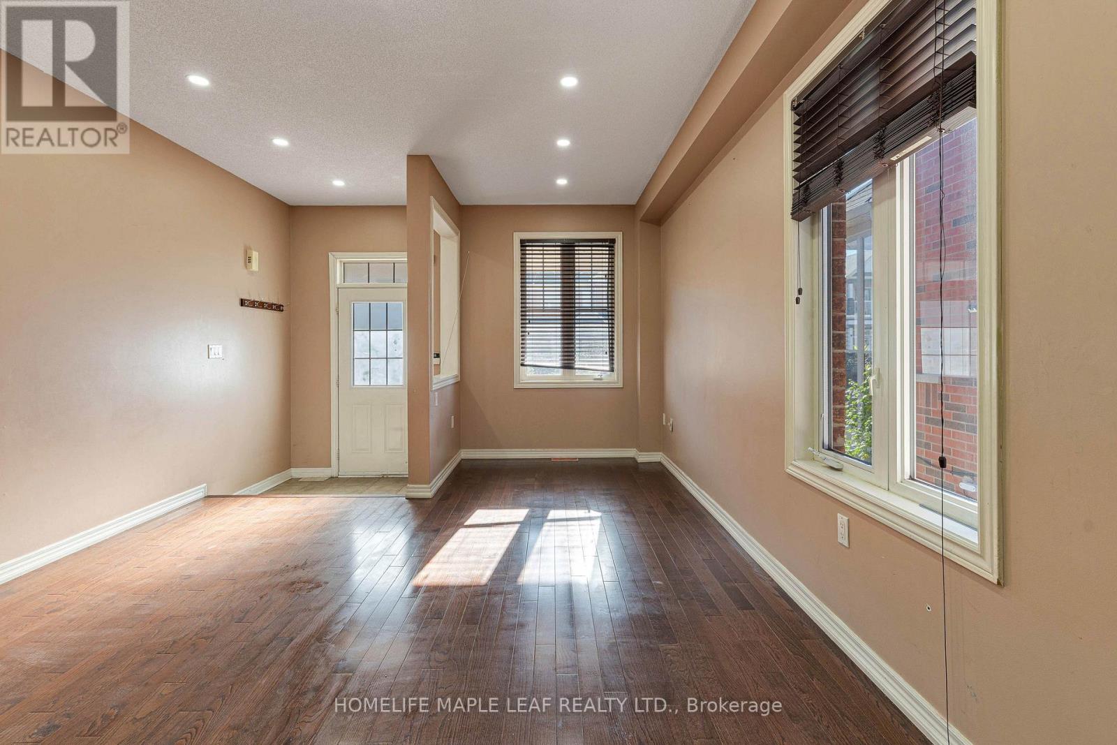 28 Vincent Street, Brampton, ON photo 8