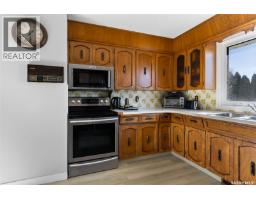 Living room - 31 Rink Avenue, Regina, SK S4R6L7 Photo 11