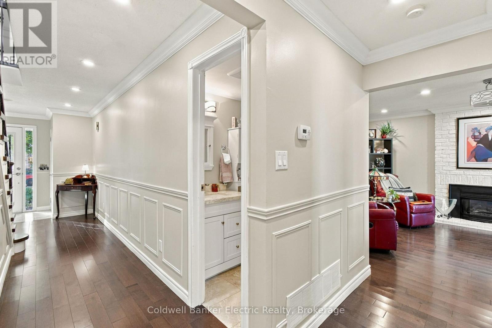 1007 MOORELANDS CRESCENT - 8