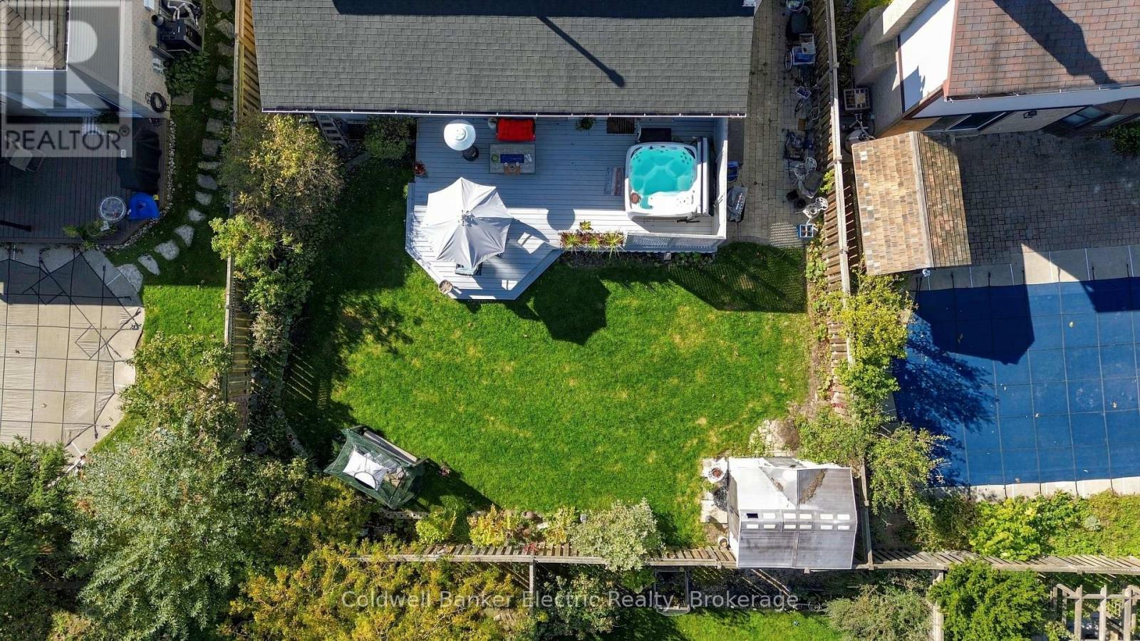 1007 MOORELANDS CRESCENT - 38