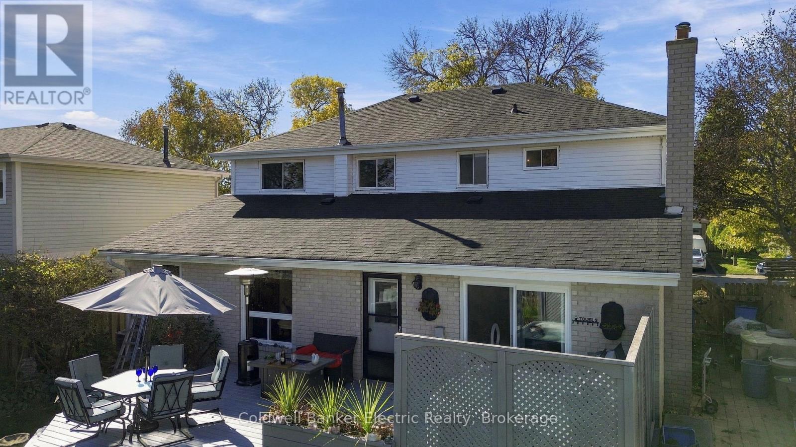 1007 MOORELANDS CRESCENT - 40